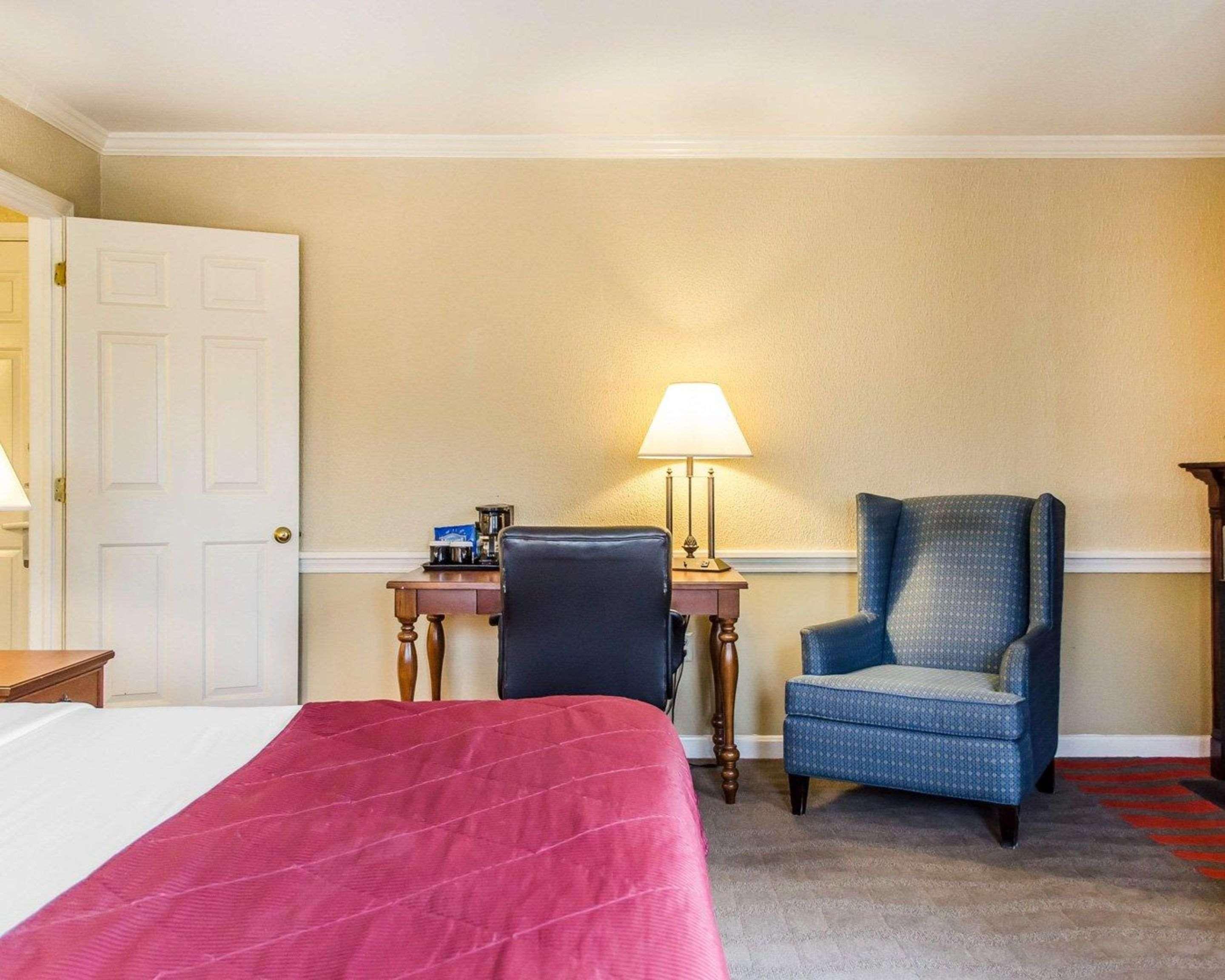 Clarion Inn Strasburg - Lancaster Exterior photo